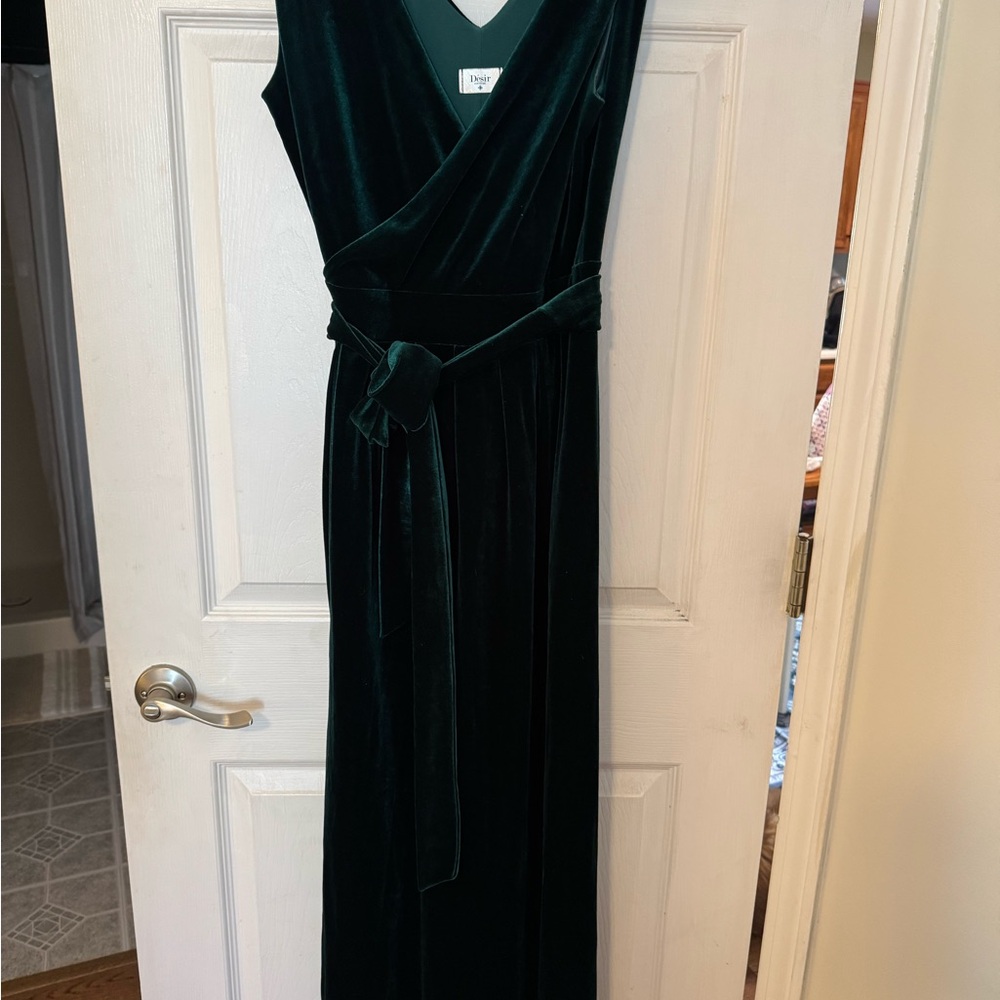 Velvet Maxi Dress in Rich Green